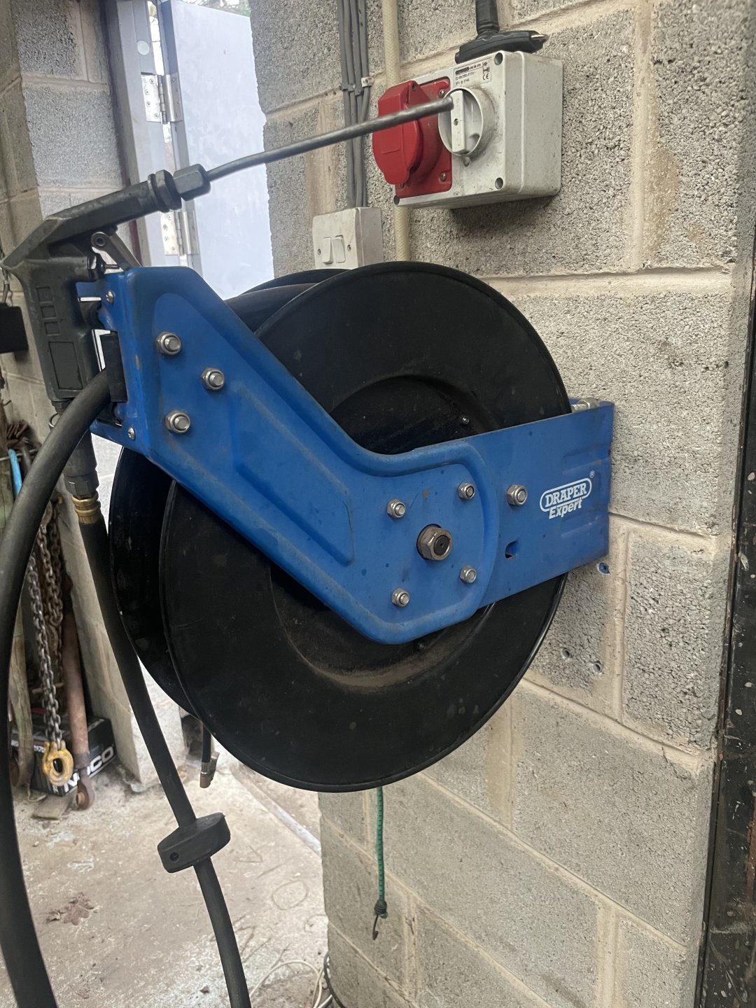 Recommend a good retractable air line | The Farming Forum