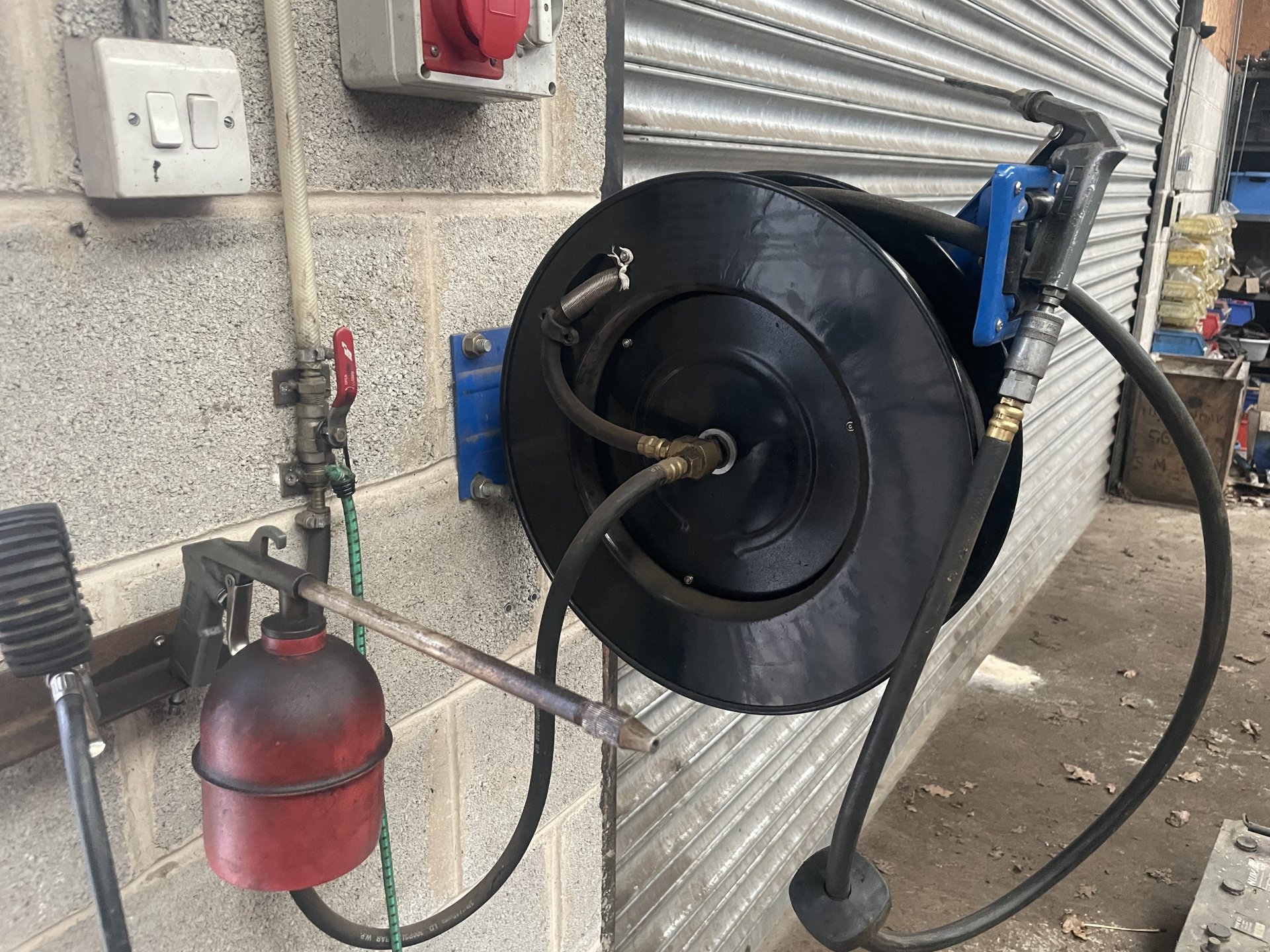 Recommend a good retractable air line | The Farming Forum