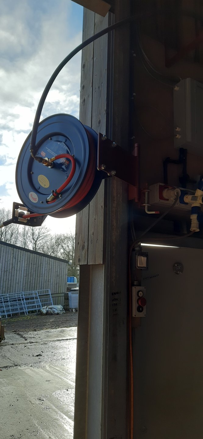 Recommend a good retractable air line | The Farming Forum
