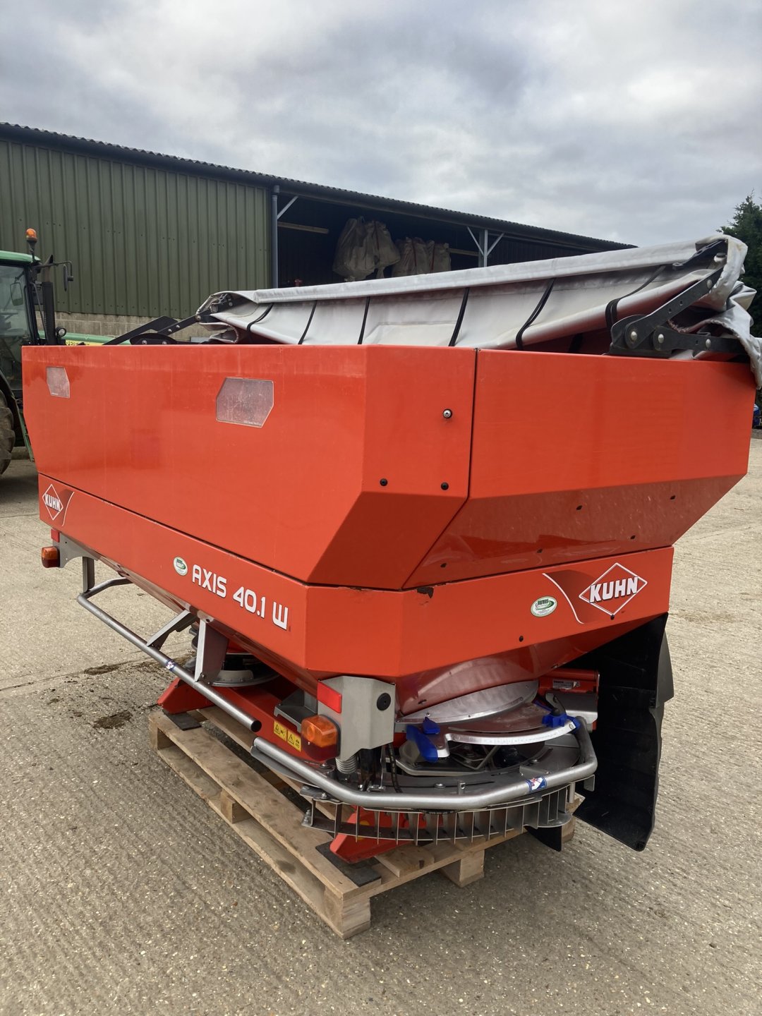 Kuhn axis 40. 1 w , weigh cell fertiliser spreader The Farming Forum