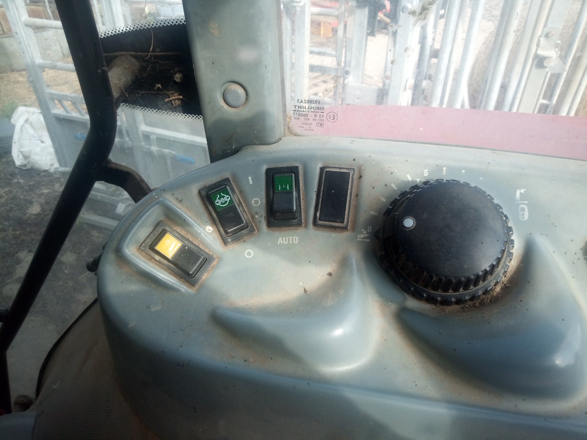 McCormick lift arms won't go right down The Farming Forum