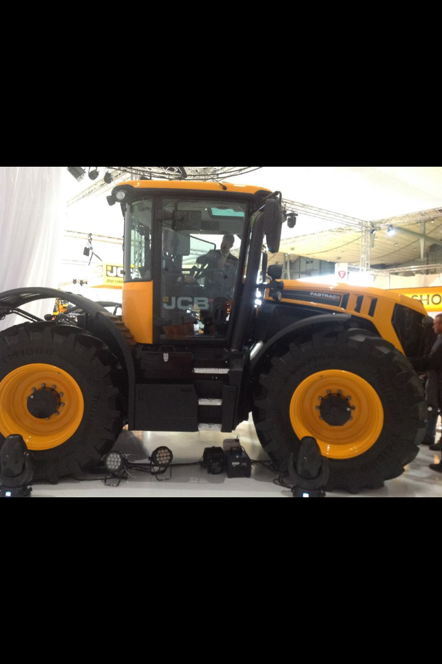 JCB Fastrac 4000 series pictures | The Farming Forum