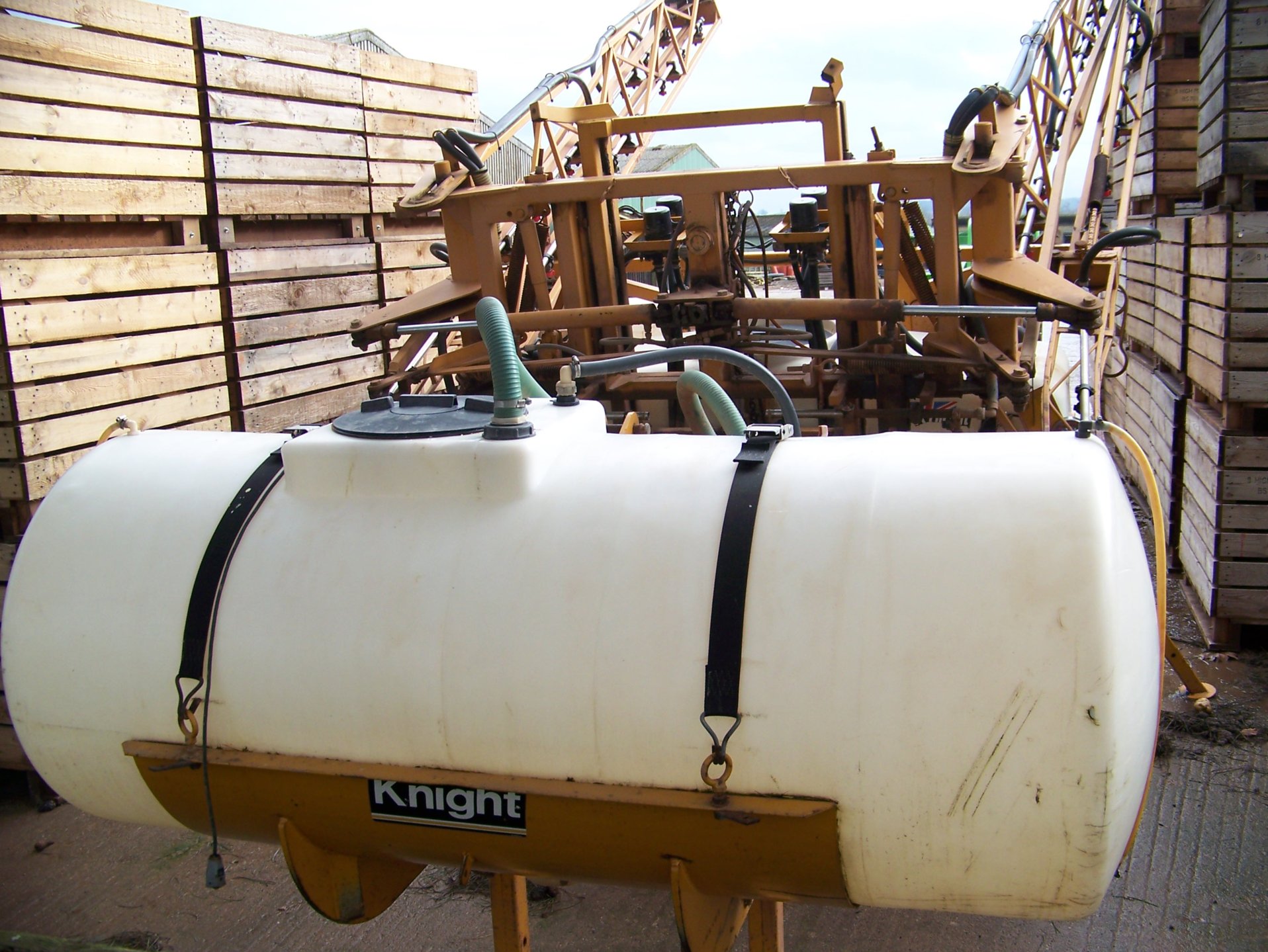 Knight 20m mounted sprayer and front tank The Farming Forum