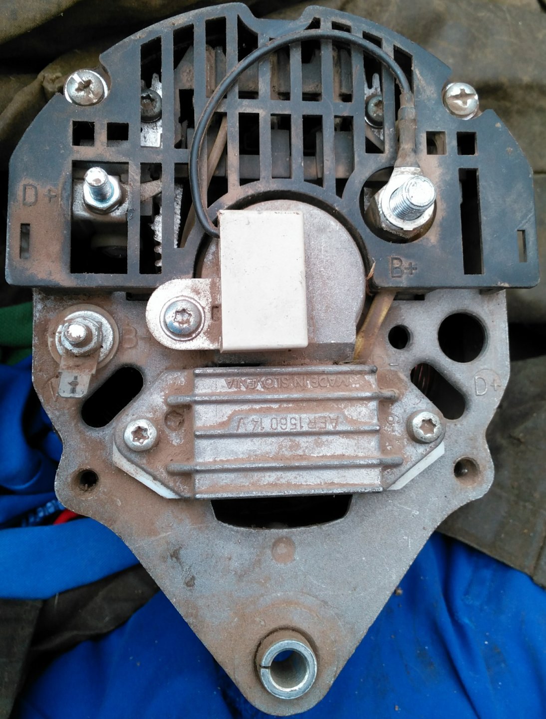 Alternator Help - Showing 14.4v but battery warning light stays lit