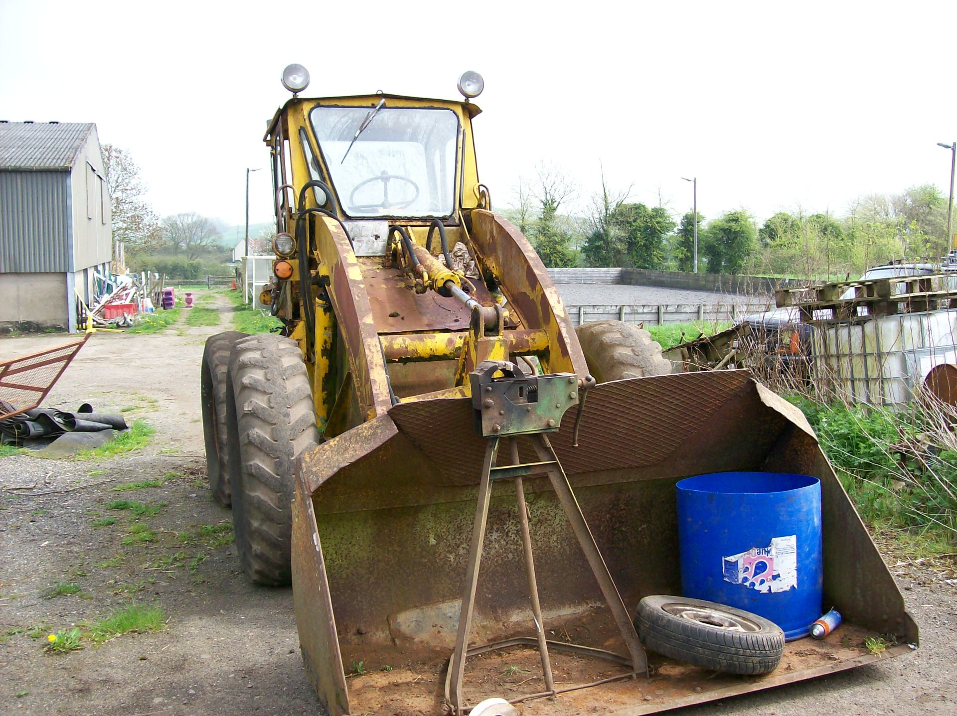 Antique loading shovel | The Farming Forum